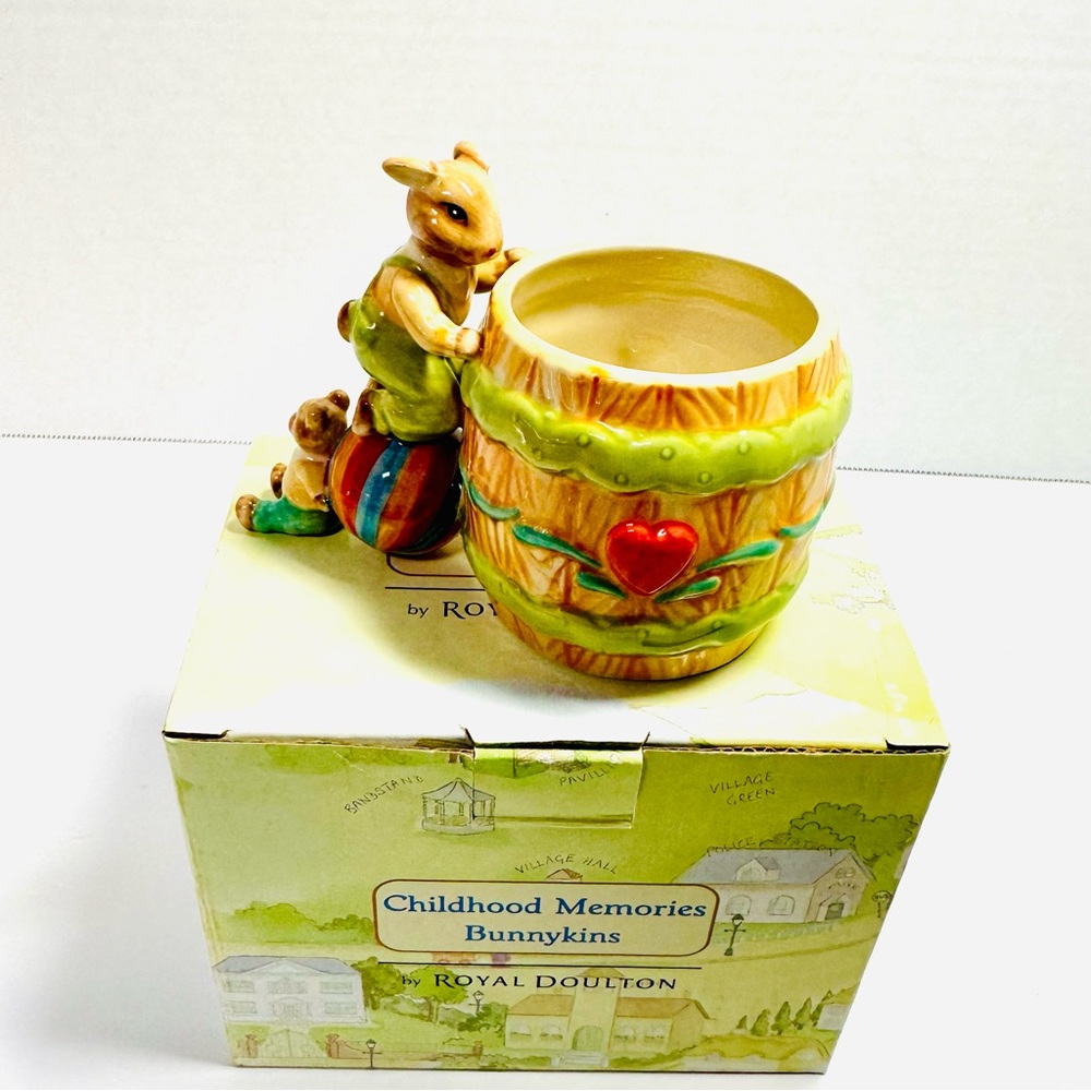 Royal Doulton Bunnykins Candle Holder w Heart Design Easter Spring Celebration